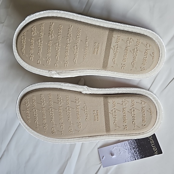 CLEARANCE NWT Kensie unicorn slippers! - Picture 3 of 3